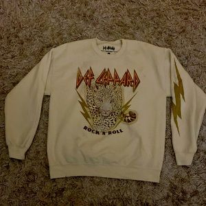 Crème rock and roll def leopard shirt size L has been worn 1 times
